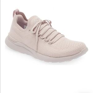 ✨ TechLoom Breeze Knit Running Shoe ✨ Size 7!